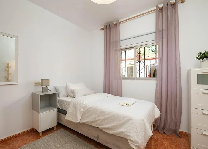 Villa Andalucian House, Few Minutes From The *