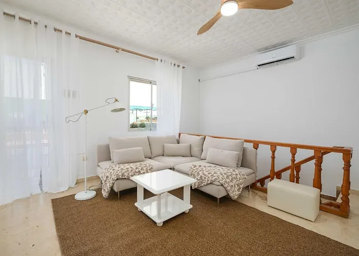 Вилла Andalucian House, Few Minutes From The