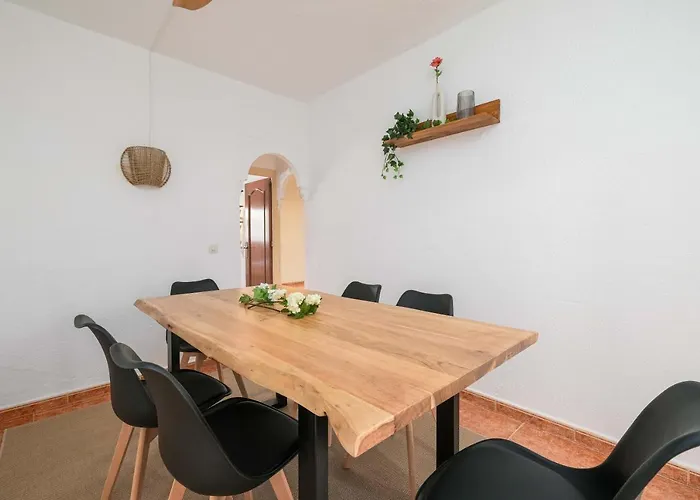 Вилла Andalucian House, Few Minutes From The